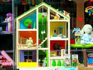 How to repurpose a dollhouse